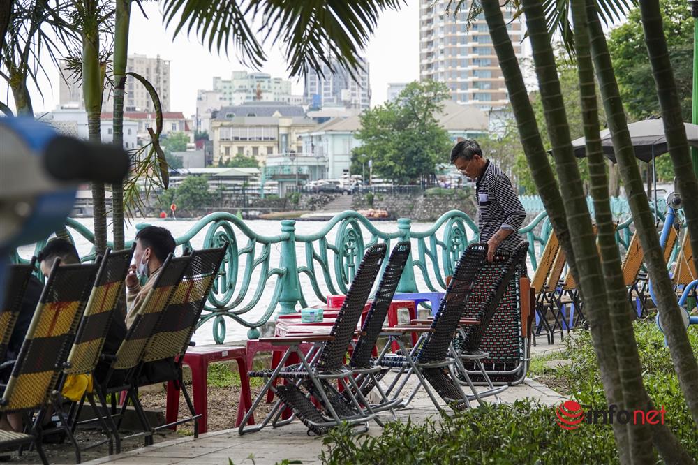 Xếp ghế che ô như bãi biển ven hồ Tây, ghế đá công cộng muốn ngồi phải trả tiền mua nước-9