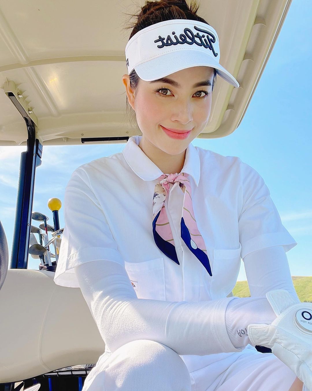 Nàng Hậu Vbiz từ bỏ hào quang để sang Mỹ sinh con: Check-in sân golf mỗi ngày, được chồng đại gia cưng như trứng mỏng-11