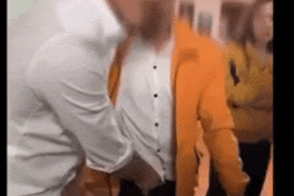 Clip: Thanh niên đi ăn cưới, trộm đống phong bì giấu vào chỗ nhạy cảm-3