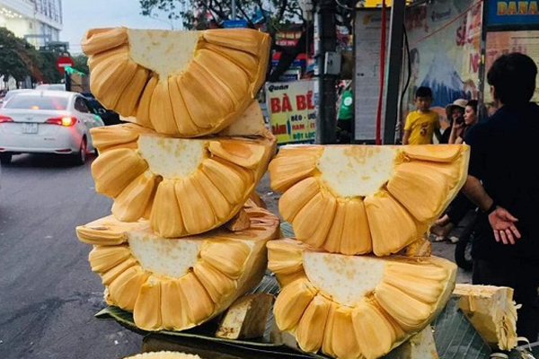 Đặc sản roi đỏ An Phước mất giá 5 lần, rẻ chưa từng có-3