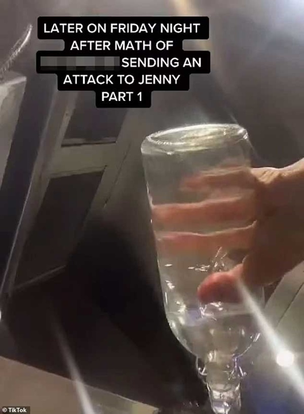 Ngôi sao TikTok bị tạt axit khi đang phát trực tiếp, hàng ngàn người xem nghe rõ tiếng la hét hoảng loạn, cầu xin nước để đỡ bỏng rát-2