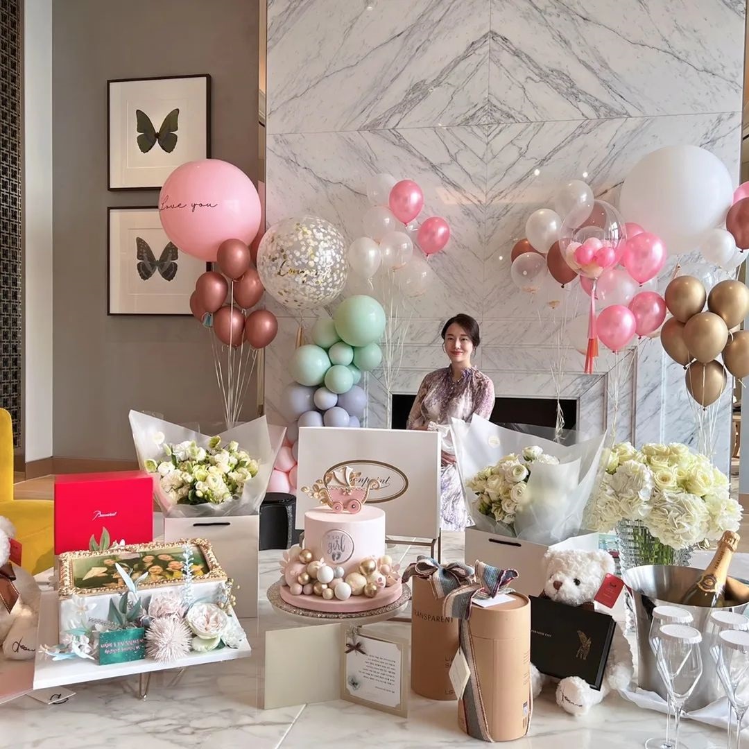 Gần 1 tháng sau đám cưới thế kỷ cùng Hyun Bin, tiệc chia tay đời độc thân của cô dâu Son Ye Jin mới được hé lộ-1