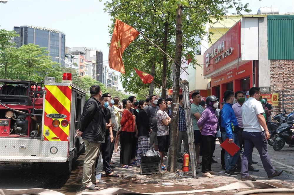 Quán bún chả ở Hà Nội bốc cháy giữa trưa, người dân hốt hoảng bỏ chạy-5