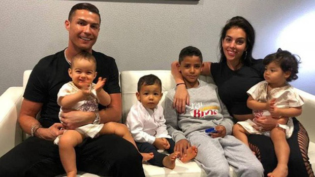 Cách dạy con đáng nể của ông bố 5 con Ronaldo: Muốn trở thành số 1 phải đổ mồ hôi, không bao giờ có thứ gì từ trên trời rơi xuống cả-1