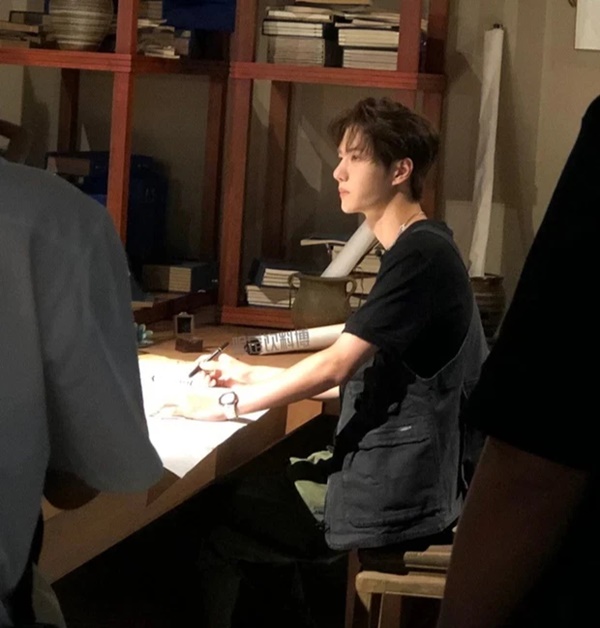 5 triệu chứng dễ bị bỏ qua của bệnh thoái hóa đốt sống cổ thường gặp ở dân văn phòng, bác sĩ hướng dẫn 4 động tác đơn giản để phòng ngừa-3