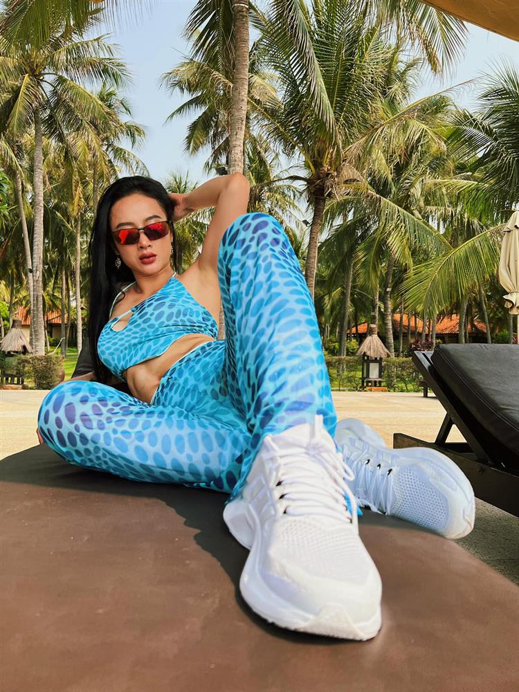 Đăng loạt ảnh mới, thân hình cơ bắp của Angela Phương Trinh gây tranh cãi-5