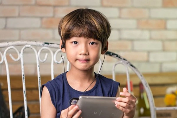 Cho rằng con còn nhỏ bấm lỗ tai sẽ không đau, ai ngờ bé suýt mất mạng khiến mẹ day dứt cả đời-2