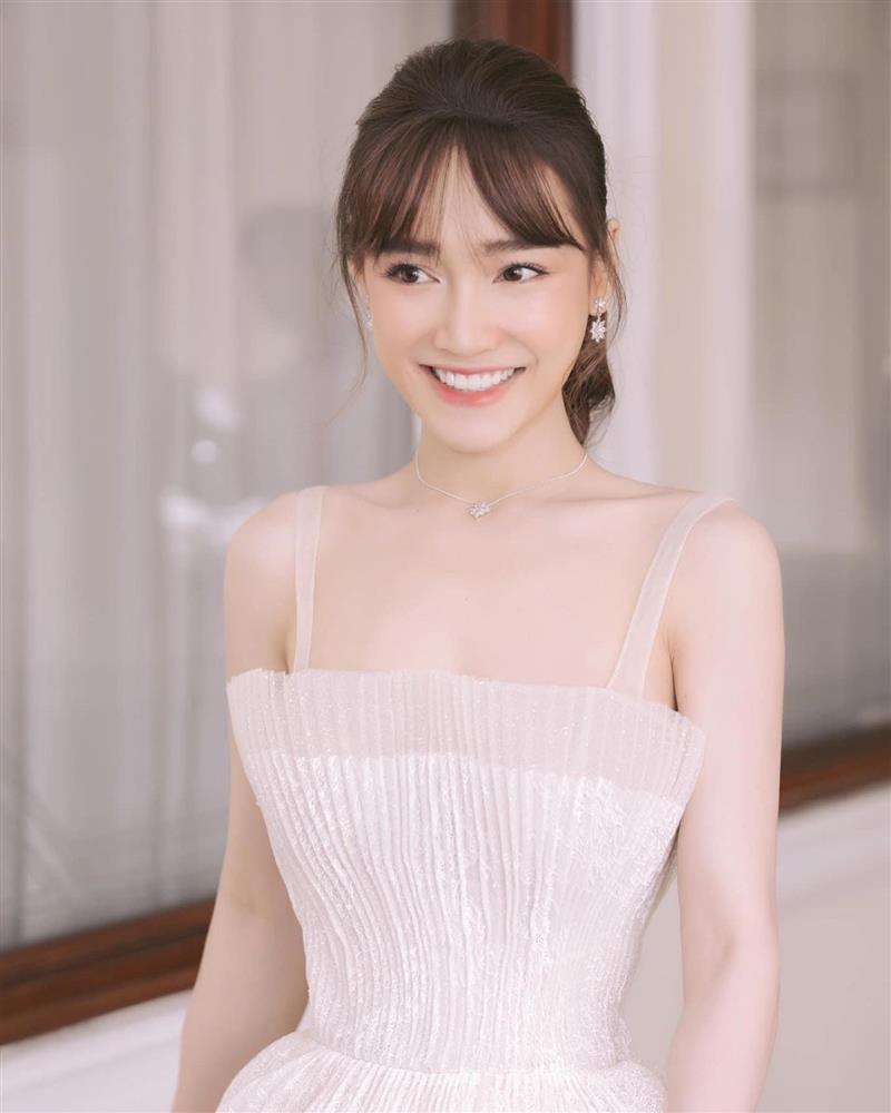 Sao Việt để tóc mái: Hari Won nắm trùm, Khả Ngân mắc sai lầm nên hơi fail-18