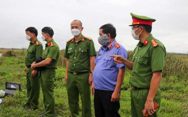 Thi thể đàn ông bị trói nổi trên sông: Con gái gào khóc gọi cha ơi ở hiện trường-2