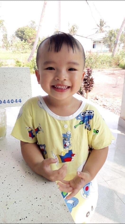 Được bố mẹ tự tay cắt tóc thay giao diện mới, nhưng nếu biết nói chắc chắn các con sẽ phản đối kịch liệt vì kiểu ruộng bậc thang này-5