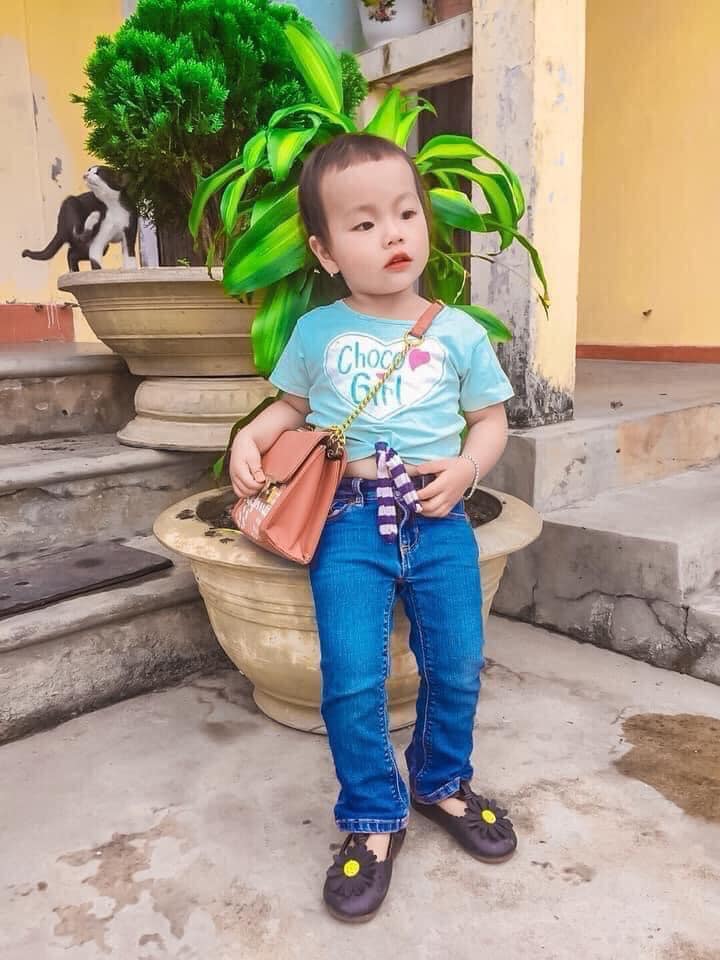 Được bố mẹ tự tay cắt tóc thay giao diện mới, nhưng nếu biết nói chắc chắn các con sẽ phản đối kịch liệt vì kiểu ruộng bậc thang này-8