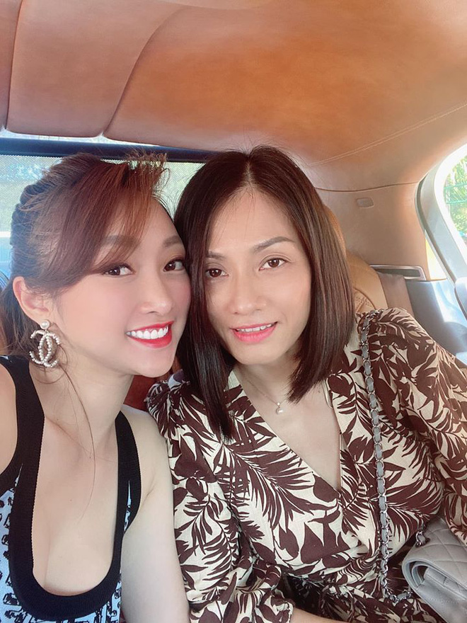 Vợ cũ và bà xã doanh nhân kém 16 tuổi của Chi Bảo ngồi cùng bàn ăn, thái độ cậu con trai cả mới bất ngờ!-5