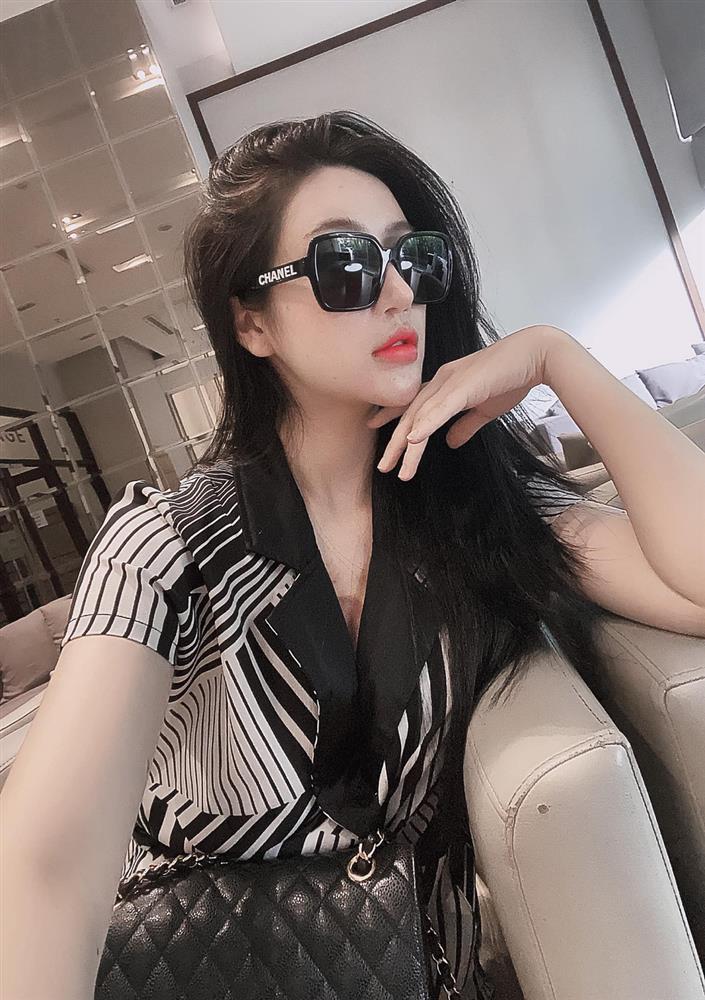 Cựu hotgirl Vân Navy: Cuộc sống giàu có, không chịu mua kim cương, hàng hiệu là chồng mắng-12