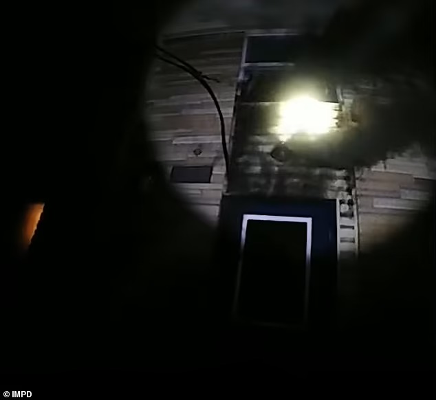 Mẹ ném 2 con nhỏ từ trên cao xuống để thoát thân trong đám cháy dữ dội, tiếng la hét hoảng loạn rõ mồn một giữa biển khói đen-4