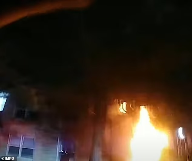 Mẹ ném 2 con nhỏ từ trên cao xuống để thoát thân trong đám cháy dữ dội, tiếng la hét hoảng loạn rõ mồn một giữa biển khói đen-5