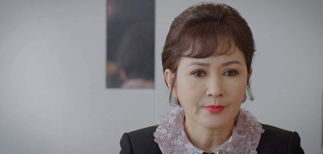Thương ngày nắng về: Vân Vân hôn Bách, bà Nhung nói về Trang ở công ty khiến ai nấy ngỡ ngàng-3