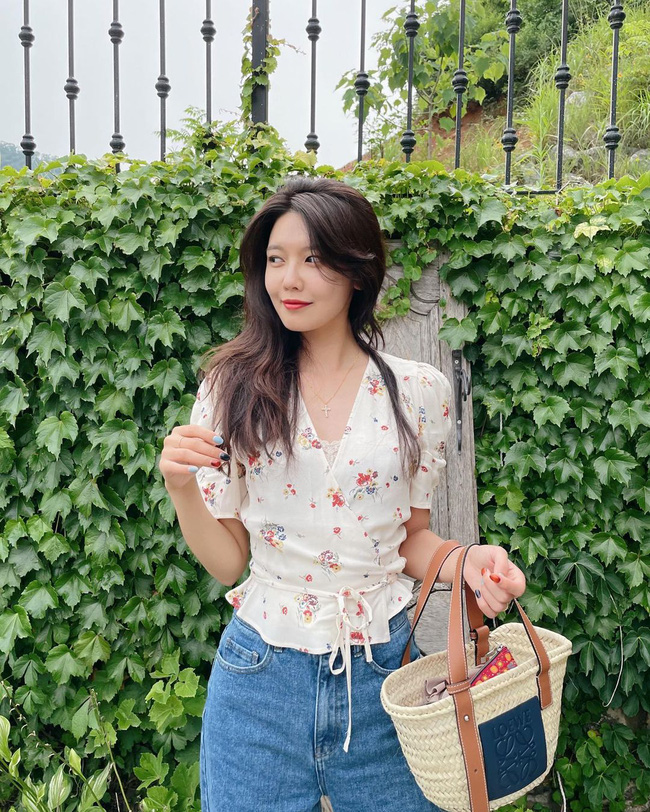 Ngắm 13 outfit mùa hè của SNSD, chị em sẽ biết thế nào là mặc đồ vừa trẻ vừa sang ở tuổi 30+-1