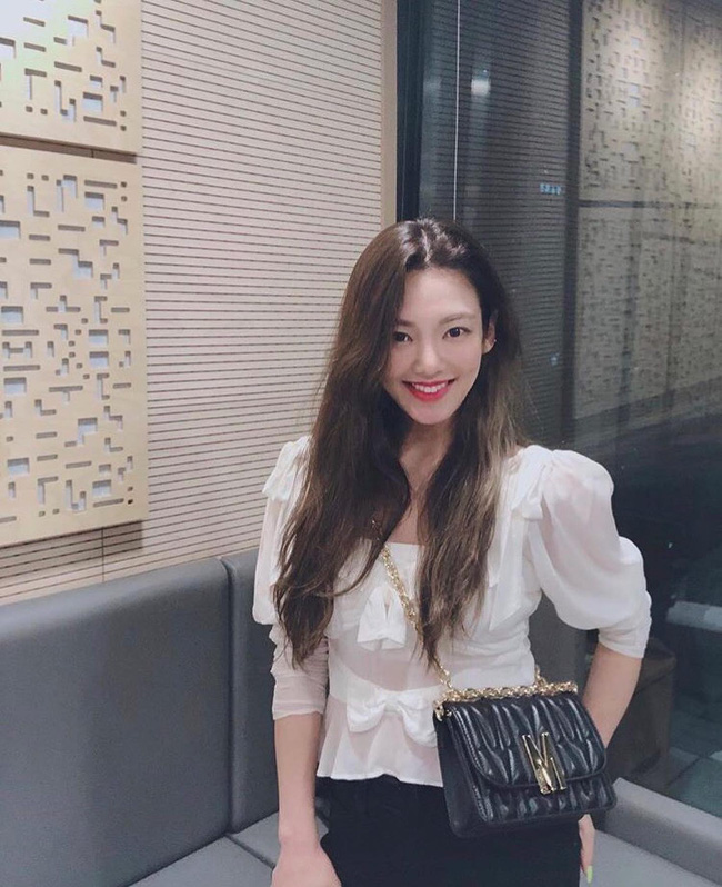 Ngắm 13 outfit mùa hè của SNSD, chị em sẽ biết thế nào là mặc đồ vừa trẻ vừa sang ở tuổi 30+-11