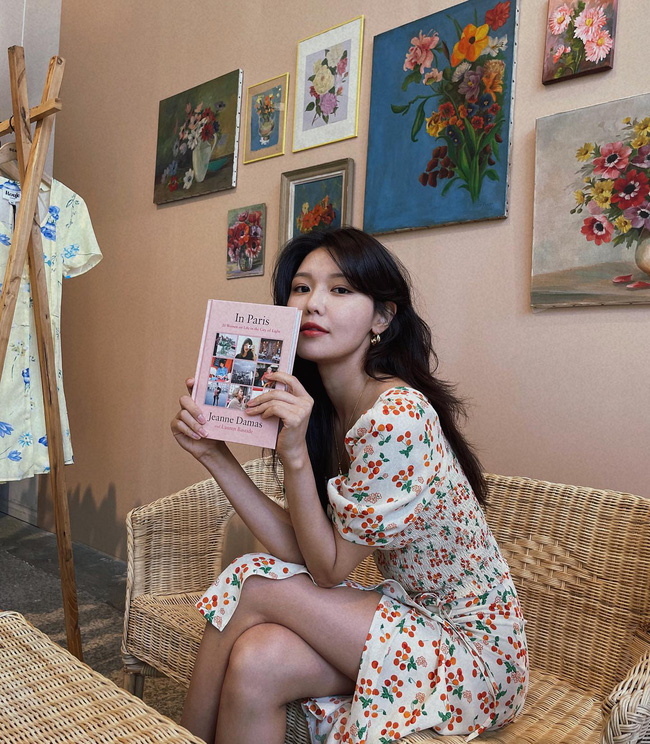 Ngắm 13 outfit mùa hè của SNSD, chị em sẽ biết thế nào là mặc đồ vừa trẻ vừa sang ở tuổi 30+-6