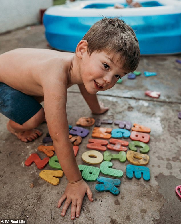Cậu bé 5 tuổi nhưng biết nhiều thứ tiếng, được ví như Albert Einstein tí hon”, nhưng đằng sau đó là căn bệnh khiến cha mẹ nào cũng sợ-2