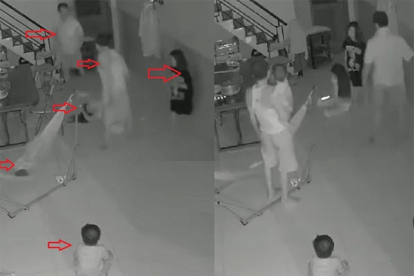 Clip: Chồng hất văng mâm cơm, cầm thanh sắt hung hăng đánh đấm vợ, 2 con nhỏ gào khóc thảm thiết-1