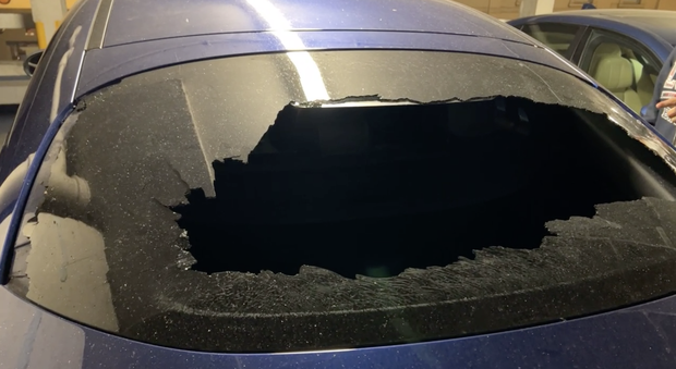 Xe hơi của Tuấn Hưng và vợ bị đập nát, đồ đạc giá trị bị trộm sạch, chính chủ chỉ kịp thốt lên 1 câu!-2