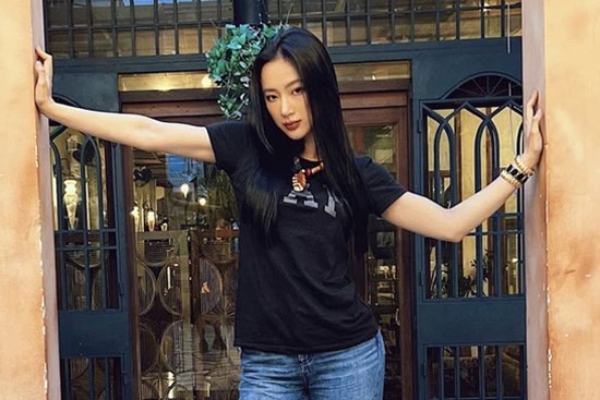 Angela Phương Trinh bất ngờ hoá gái ngoan 