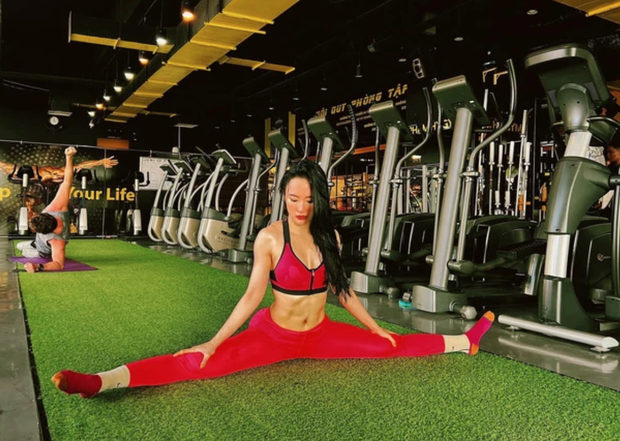 Angela Phương Trinh bất ngờ hoá gái ngoan kín như bưng từ đầu tới chân, chốt hạ 2 chữ nói rõ tình trạng hiện tại-2