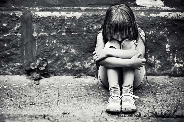 Chúng ta đưa con đi khám ngay khi bị ho, ốm... nhưng có mấy ai sốt sắng luôn khi trẻ buồn bã, lo âu, chán nản hay chưa?-1