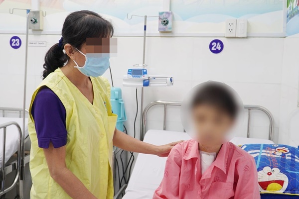 Quỹ từ thiện nhà bà Nguyễn Phương Hằng giúp BV Chợ Rẫy 24,4 tỷ đồng mổ tim-2