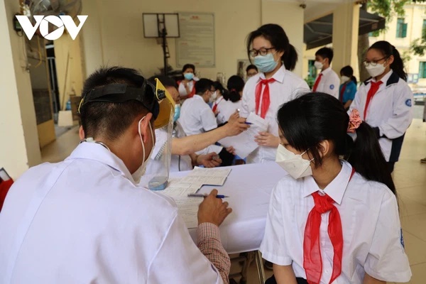 Ca mắc COVID-19 mới tại Hà Nội giảm xuống dưới mốc 1.000-1