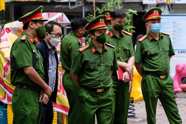 Vụ cháy ở Kim Liên: Công an bác thông tin phóng hỏa gây xôn xao; 7 nạn nhân cùng chạy lên tầng 2 nhưng chỉ có 2 người kịp thoát-2