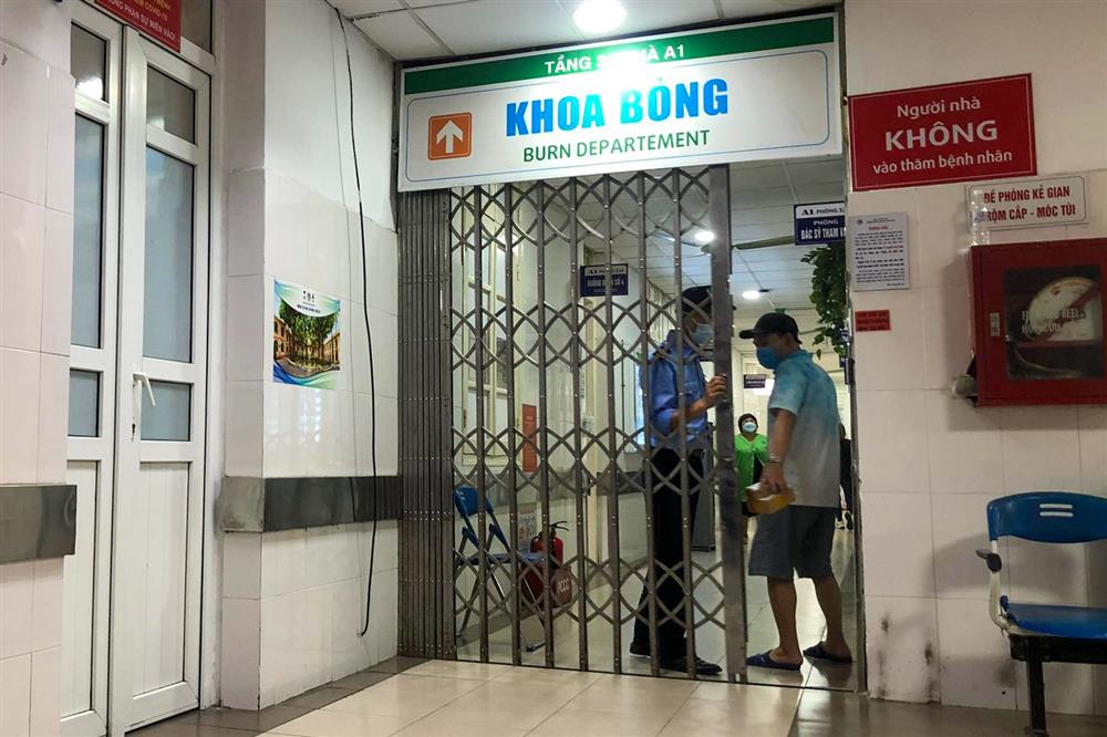 Vụ cháy ở Kim Liên: Công an bác thông tin phóng hỏa gây xôn xao; 7 nạn nhân cùng chạy lên tầng 2 nhưng chỉ có 2 người kịp thoát-3