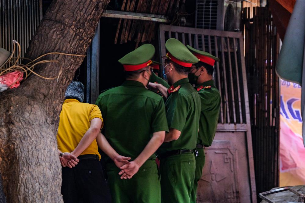 Vụ cháy ở Kim Liên: Công an bác thông tin phóng hỏa gây xôn xao; 7 nạn nhân cùng chạy lên tầng 2 nhưng chỉ có 2 người kịp thoát-5