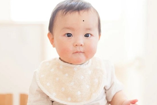 4 chỗ này trên cơ thể trẻ có nốt ruồi, cha mẹ đừng lo lắng mà hãy mừng thay: Dấu hiệu phúc khí tài lộc dồi dào, tương lai sáng chói