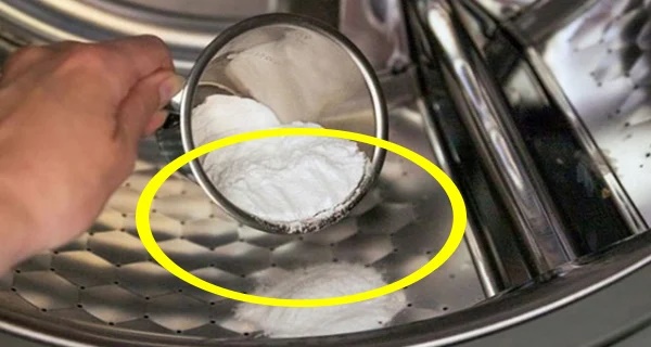 Máy giặt dùng lâu ngày bẩn hơn bồn cầu, đổ 1 bát muối trắng vào sẽ thấy ngay tác dụng tuyệt vời-1