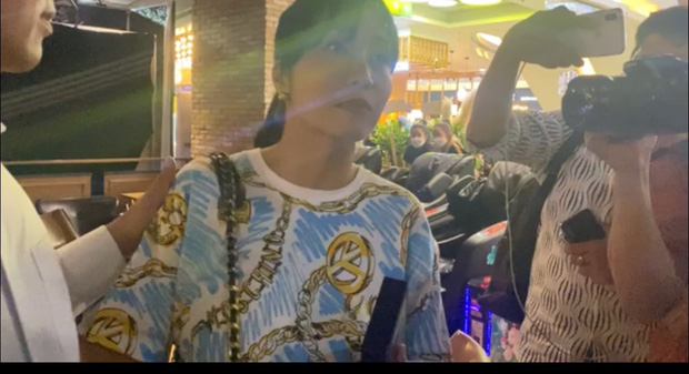 Ốc Thanh Vân mặt thất thần vì bị kẻ gian móc mất điện thoại ngay giữa sự kiện-2