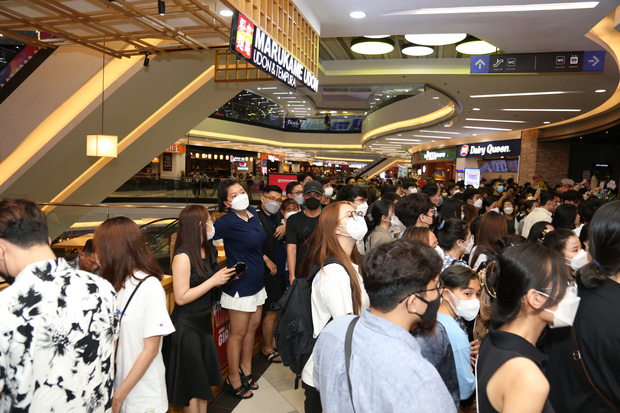 Ốc Thanh Vân mặt thất thần vì bị kẻ gian móc mất điện thoại ngay giữa sự kiện-5