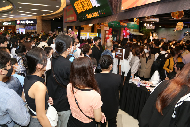 Ốc Thanh Vân mặt thất thần vì bị kẻ gian móc mất điện thoại ngay giữa sự kiện-4