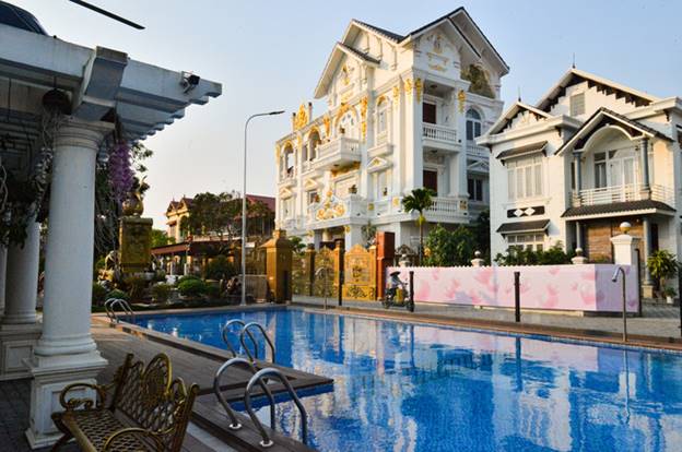 Gặp đại gia trại lợn ở Hải Dương, ngắm nhìn dàn siêu xe dát vàng trăm tỷ và biệt thự trong công viên rộng nghìn mét vuông-7