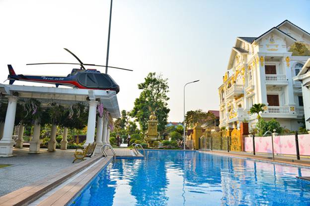 Gặp đại gia trại lợn ở Hải Dương, ngắm nhìn dàn siêu xe dát vàng trăm tỷ và biệt thự trong công viên rộng nghìn mét vuông-10