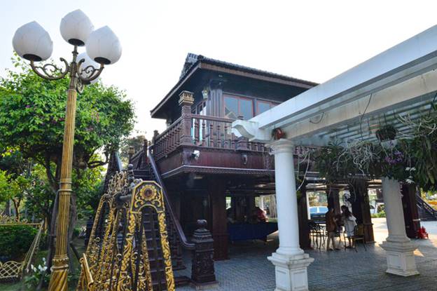 Gặp đại gia trại lợn ở Hải Dương, ngắm nhìn dàn siêu xe dát vàng trăm tỷ và biệt thự trong công viên rộng nghìn mét vuông-16