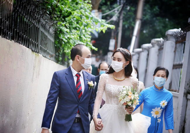 HOT: BTV Thời tiết Xuân Anh cùng chồng khoe 2 vạch sau thời gian mất hút-1