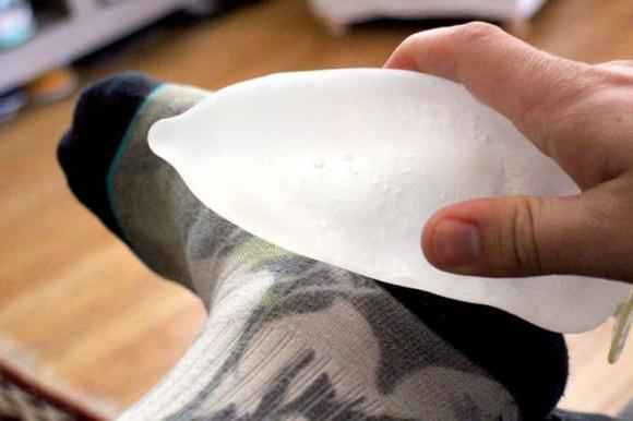 Ngoài công dụng chính cho các cặp đôi, bao cao su có thể được sử dụng cho rất nhiều mục đích khác mà bạn chưa bao giờ tưởng tượng được-3