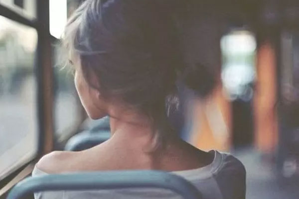 Mẹ chồng lên chăm cháu nhưng ngủ gật cả ngày, tôi buông lời trách cứ để rồi bật khóc khi nhìn camera-1