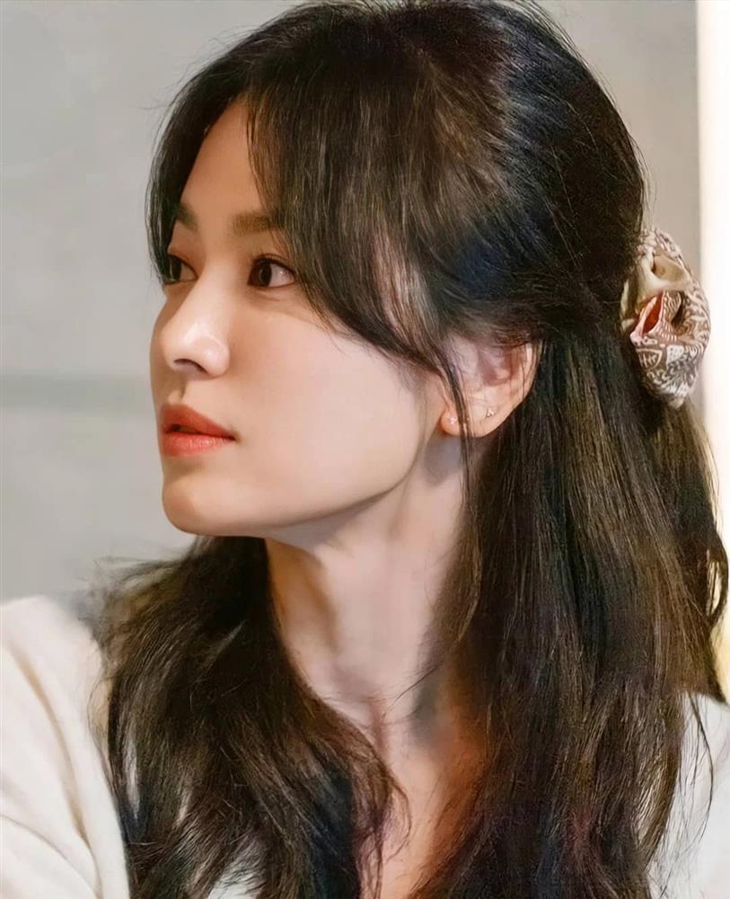 4 kiểu tóc mái của Song Hye Kyo: Rất trẻ xinh, không sợ lệch pha với tuổi 30+-2