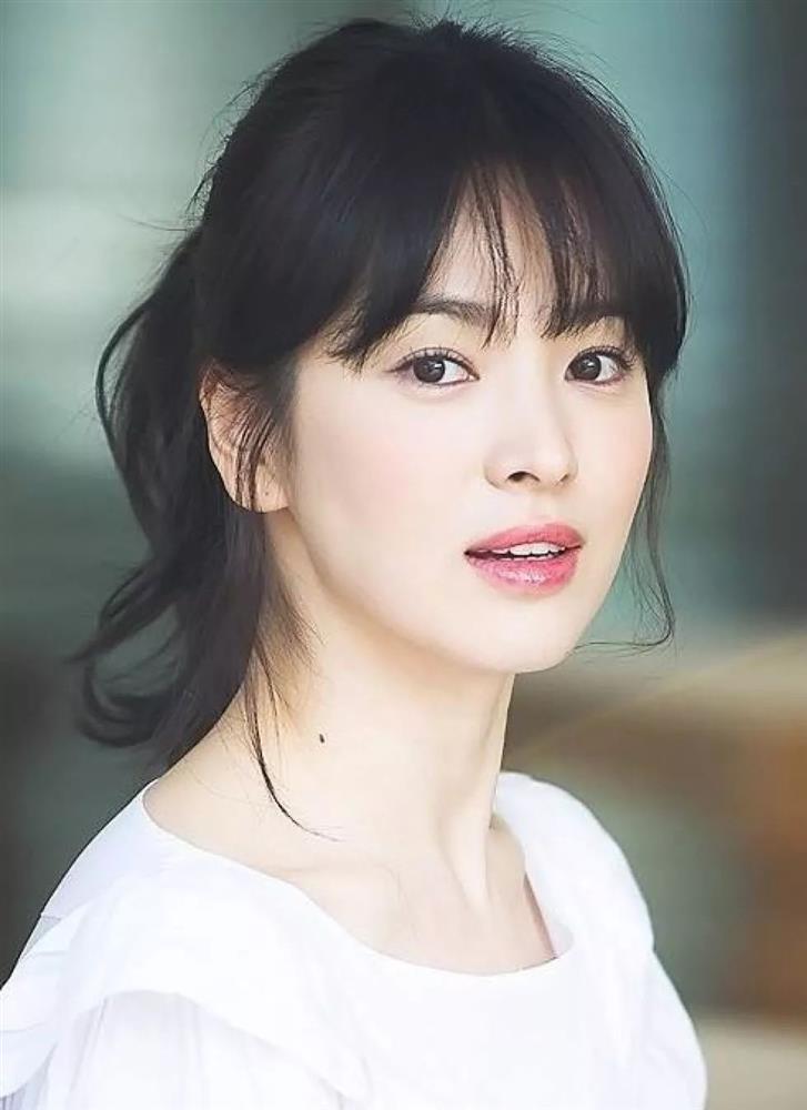 4 kiểu tóc mái của Song Hye Kyo: Rất trẻ xinh, không sợ lệch pha với tuổi 30+-6