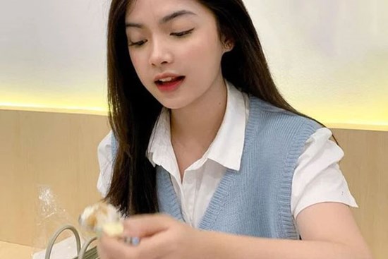 Xăng tiếp tục TĂNG, để tiết kiệm hơn cô gái chuyển qua chỉ sử dụng TIỀN MẶT: Vì sao?