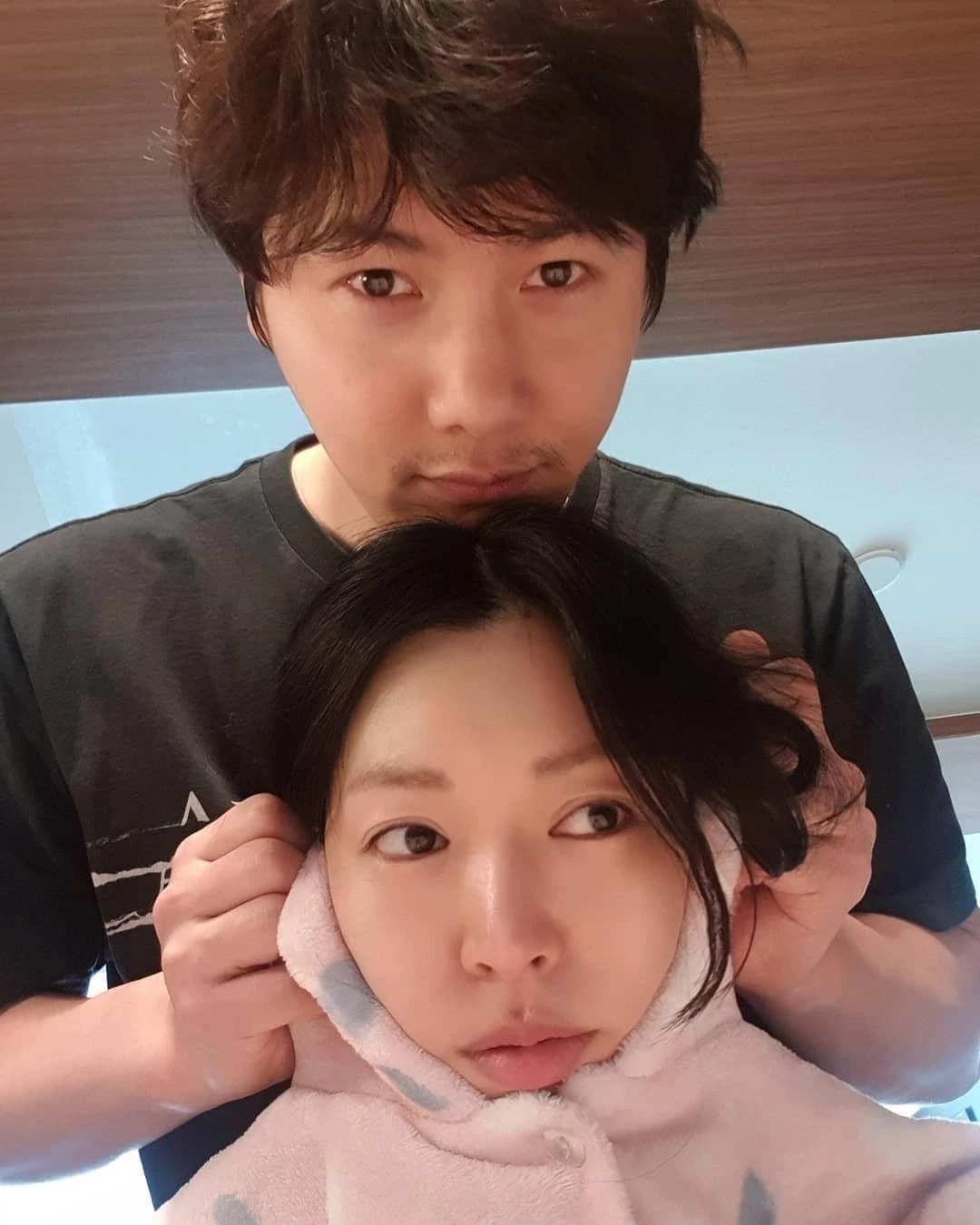 So độ nghiện vợ” của các tài tử xứ Hàn: Ông xã Kim Tae Hee bão thả tim” ảnh vợ, còn Hyun Bin làm gì mà khiến phái nữ xao xuyến?-15