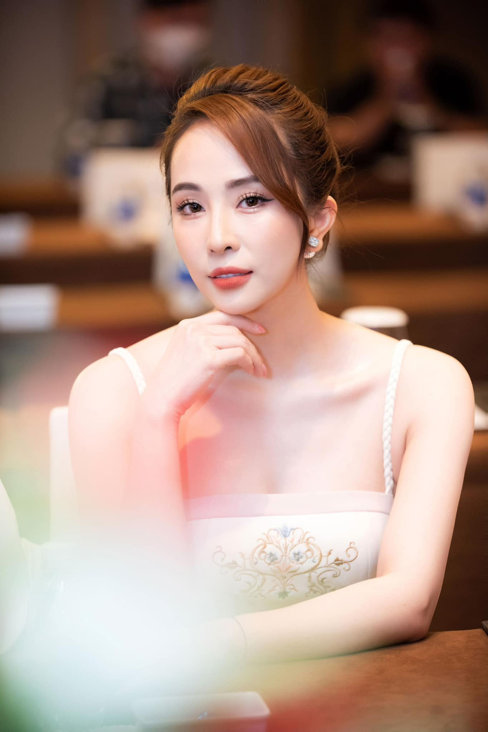 Cá sấu chúa Quỳnh Nga hậu ly hôn: Rộ tin đồn tình ái, thoát vai tiểu tam trên màn ảnh-1